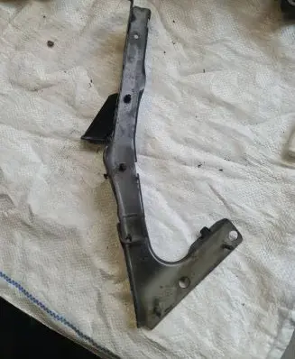 Audi A4 S4 B8 8K Fender mounting bracket 8T0821135C