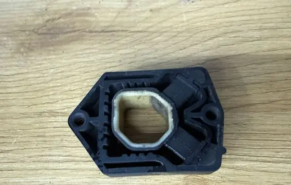 Skoda Octavia Mk2 (1Z) Radiator mount bracket 1Z0121367A