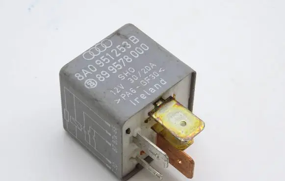 Audi A6 S6 C5 4B Other relay 8A0951253B