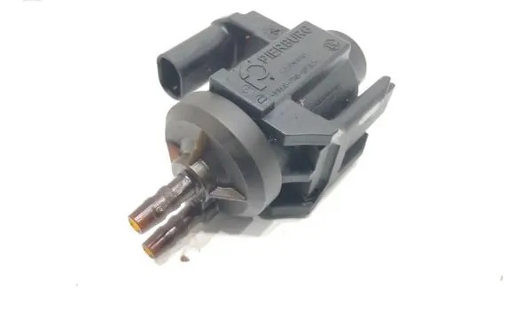 BMW 5 G30 G31 G38 Fuel pressure regulator 70478502