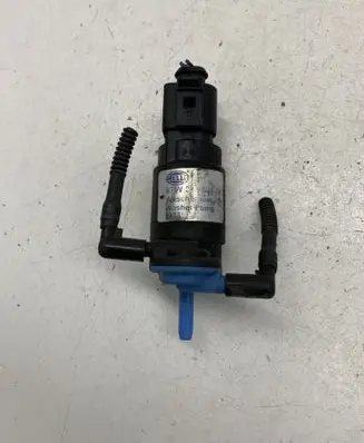 Audi A6 S6 C5 4B Windscreen/windshield washer pump 8TW00684702
