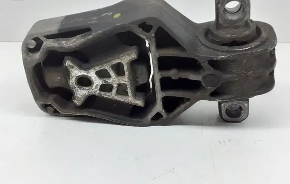 Mercedes-Benz B W246 W242 Engine mount bracket