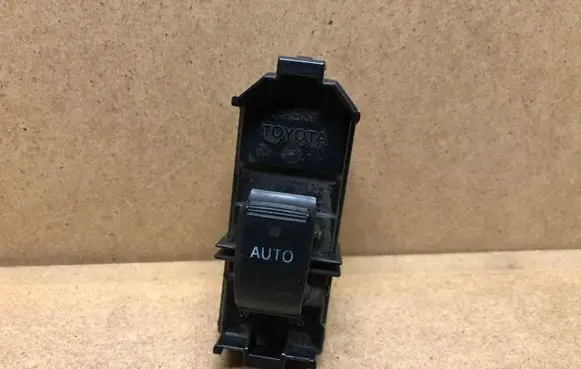 Toyota Corolla E120 E130 Electric window control switch 8403012010