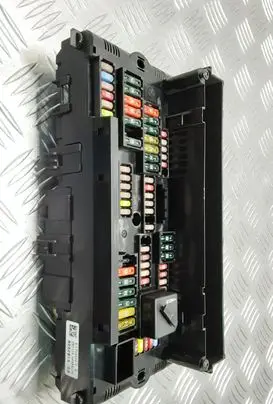 BMW 5 F10 F11 Fuse module 9252815