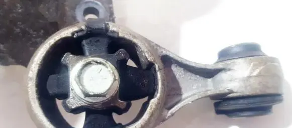 Engine mount bracket