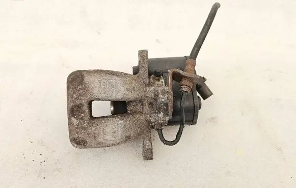 Volkswagen PASSAT B6 Rear brake caliper 1434