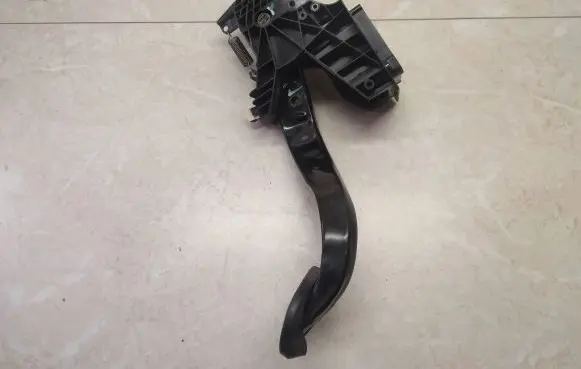 BMW 2 F45 Brake pedal 6856596 35006856596