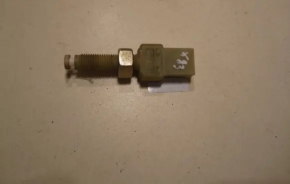 Audi A4 S4 B5 8D Brake pedal sensor switch 443945515