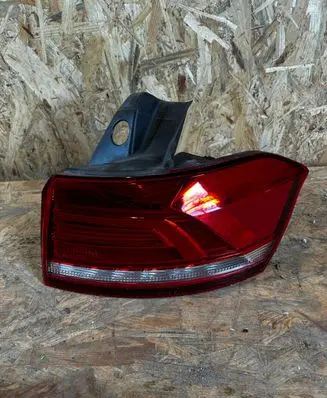 Volkswagen PASSAT B8 Tailgate rear/tail lights