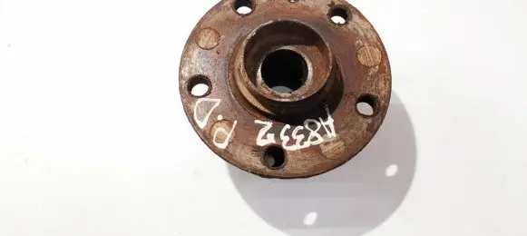 Skoda Octavia Mk2 (1Z) Front wheel hub