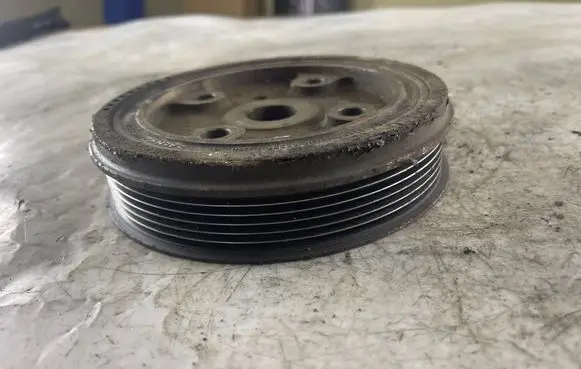 Volvo V70 Crankshaft pulley 30637335