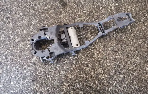 Rear door exterior handle/bracket