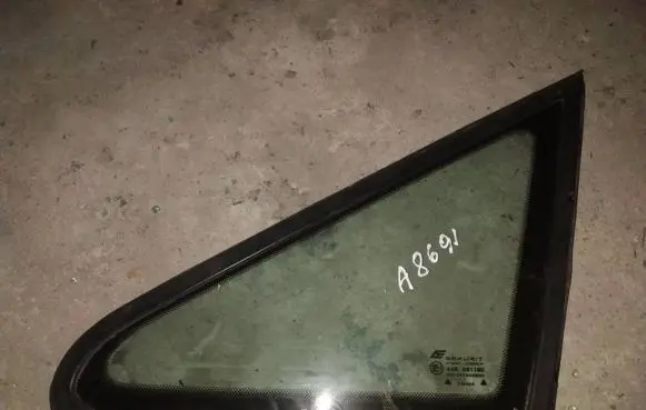 Ford Galaxy Front triangle window/glass 
