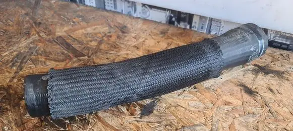 Maserati Ghibli Intercooler hose/pipe 670105708