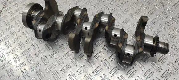 Volkswagen PASSAT B8 Crankshaft 04E105209A