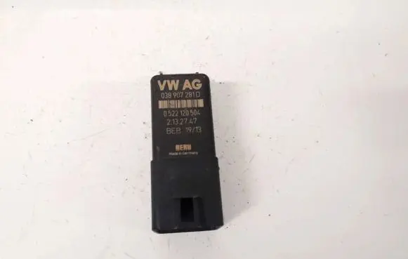 Volkswagen PASSAT B6 Glow plug pre-heat relay 0281003038 038907281d