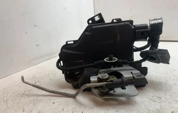 Audi A2 Front door lock 8Z0839016C