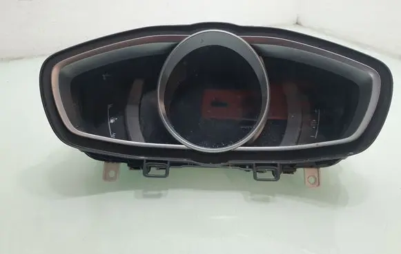 Volvo V40 Speedometer (instrument cluster) 31376803