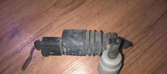 Seat Ibiza III (6L) Windscreen/windshield washer pump 1j6955851