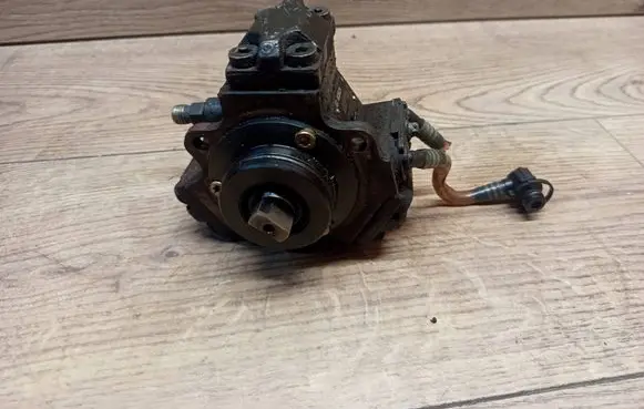 Mercedes-Benz E W210 Fuel injection high pressure pump A6110700501 000727A A445010008