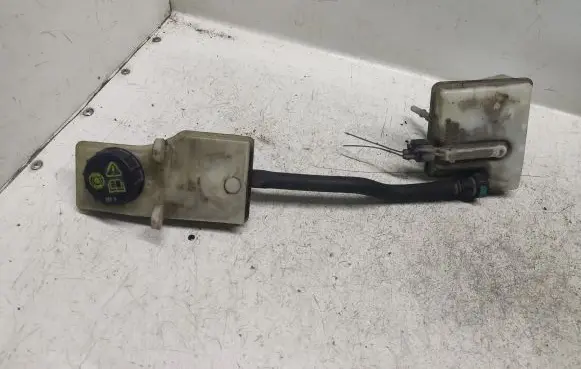 Ford S-MAX Brake fluid reservoir 