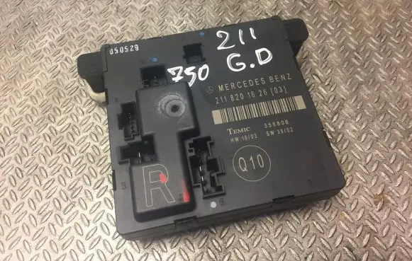 Mercedes-Benz E W211 Door control unit/module 2118201626 A2118201626