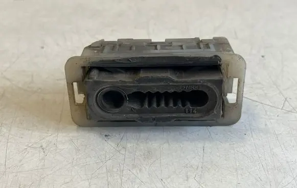 Opel Vivaro Radiator mount bracket 9800613580