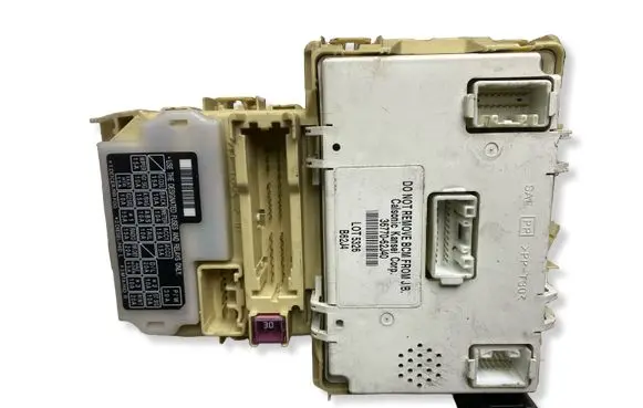Suzuki Swift I Fuse module 3677062J40