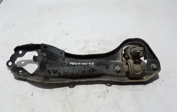 Rear wheel hub spindle/knuckle