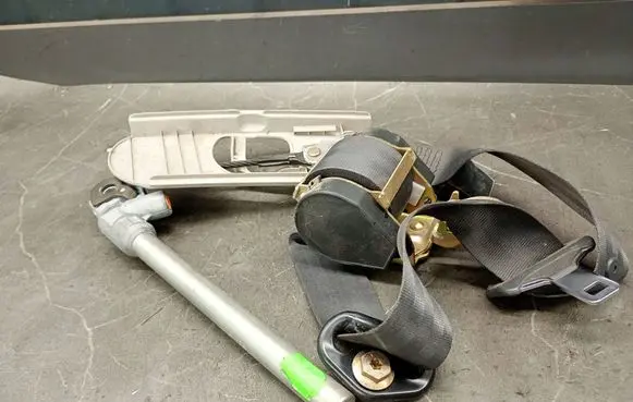 Renault Laguna II Front seatbelt 041083