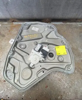 Skoda Octavia Mk2 (1Z) Rear door window regulator with motor