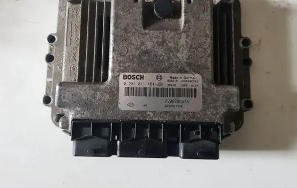 Nissan Primera Engine control unit/module 0281011454 8200305678