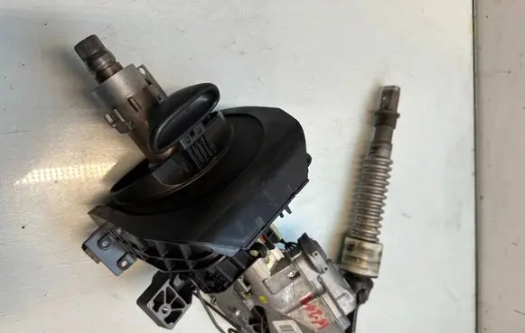 Mercedes-Benz E W211 Steering wheel axle 2114602516