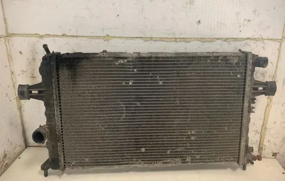 Opel Zafira A Coolant radiator 09157937 R47250