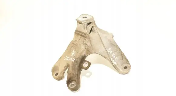 Volkswagen PASSAT B7 Engine mounting bracket 8K0199308C