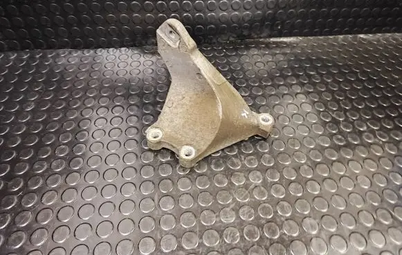 Nissan Leaf I (ZE0) Engine mounting bracket