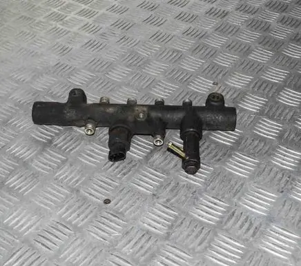 Mazda MPV II LW Fuel main line pipe