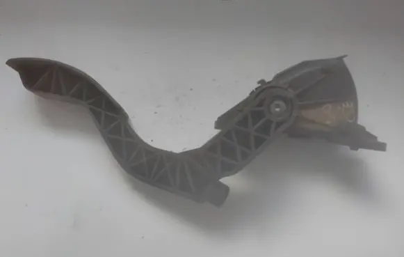Volkswagen PASSAT B5 Accelerator throttle pedal 8D1721523A 6PV00802607