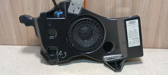 Audi A3 S3 A3 Sportback 8P Subwoofer speaker 8P4035382