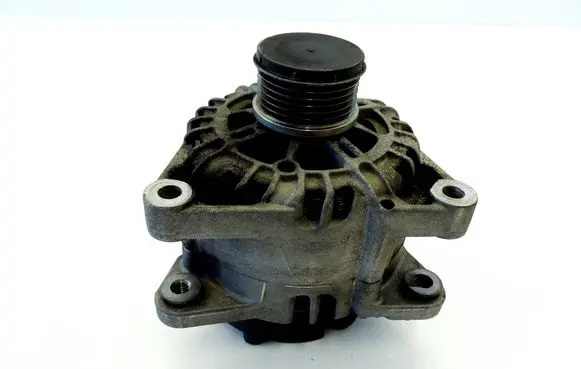 Peugeot 208 Generator/alternator 9670899580
