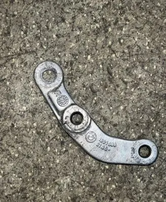 BMW 5 E39 Sway bar bush bracket, front 1091988