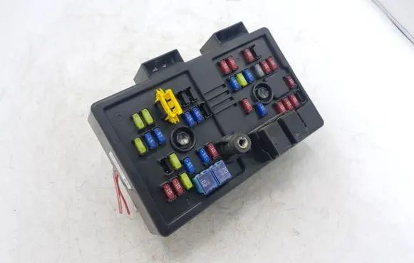 Chevrolet Captiva Fuse module 96821082
