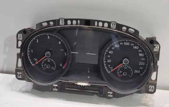 Volkswagen Golf VII Speedometer (instrument cluster) 5G1920751B