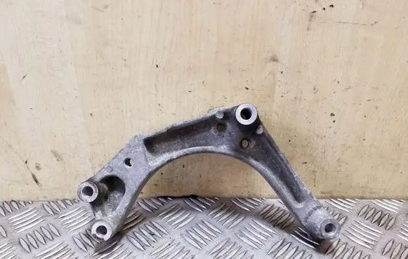 Subaru Outback Engine mounting bracket