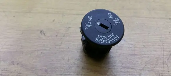 Passenger airbag on/off switch