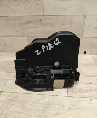 BMW X3 E83 Rear door lock 7167076