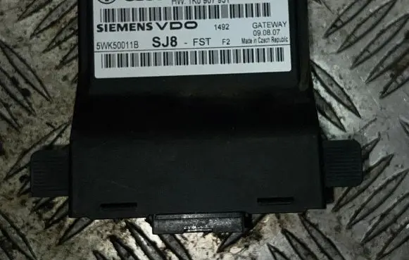Volkswagen Golf V Gateway control module 1K0907530L 5WK50011B 1K0907951