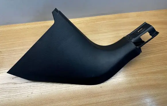 Foot area side trim