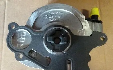 Audi A1 Vacuum pump 03L145100J