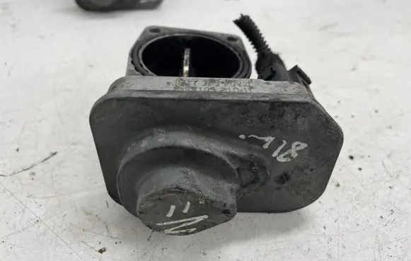 Opel Zafira B Throttle valve 8981052101